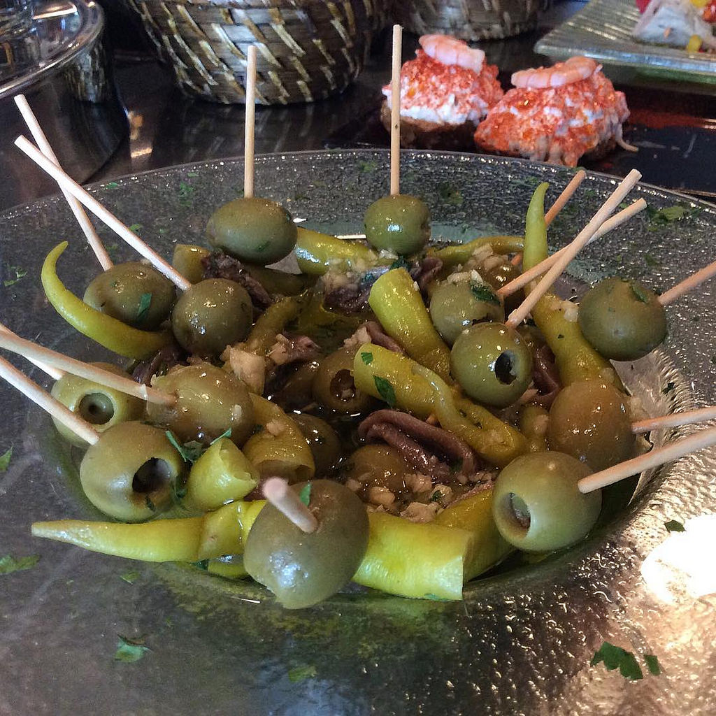 Anchois et olives vertes