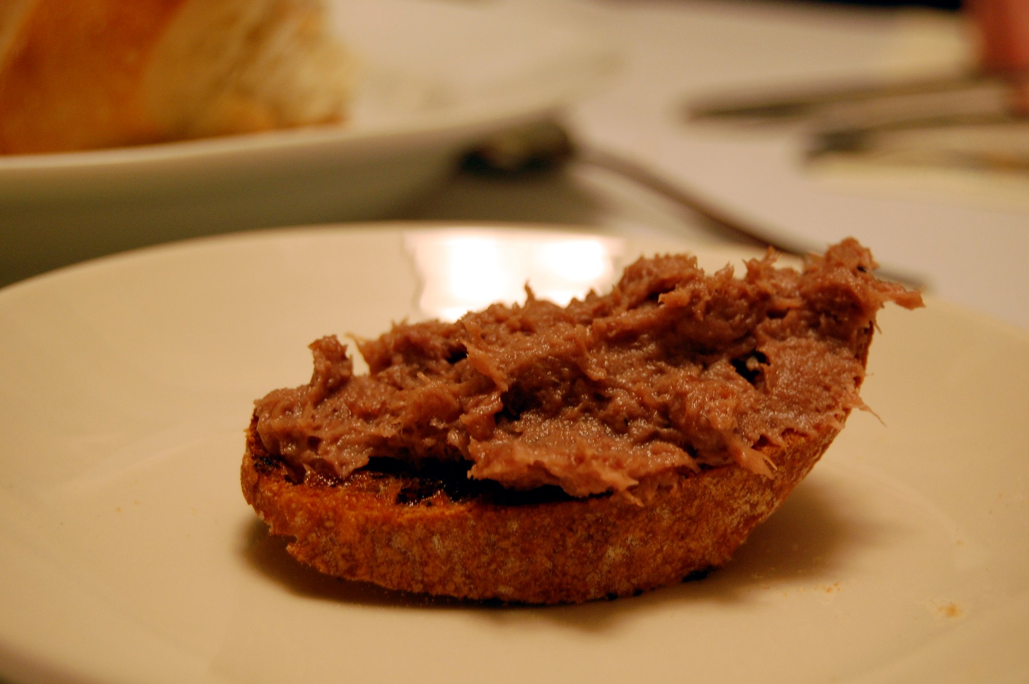 Canapé chaud aux rillettes