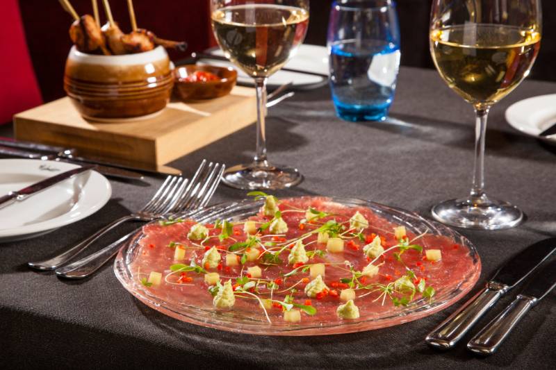 Carpaccio de thon - Photo de Malmaison Hotels - 101Pairing.com