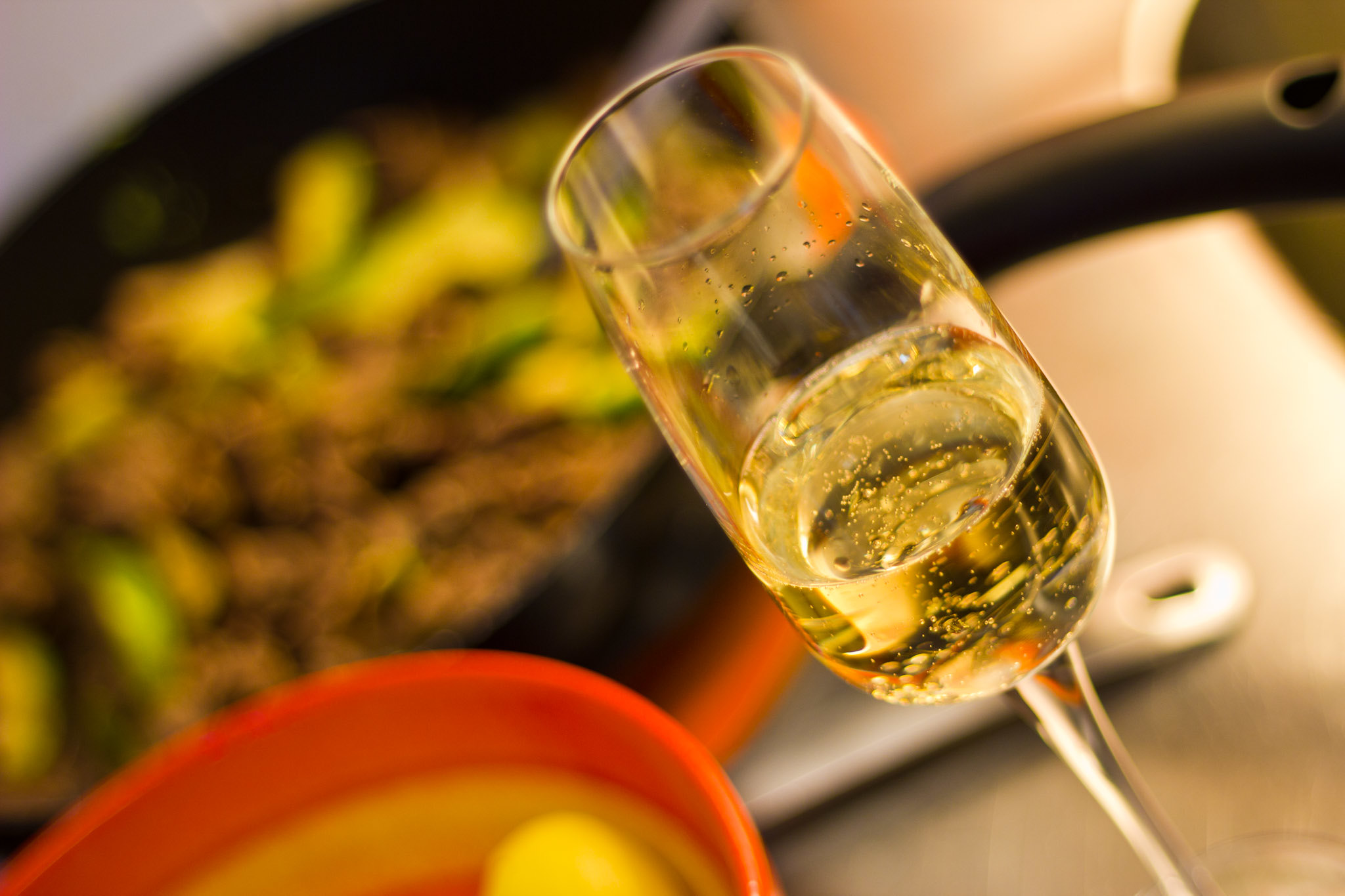 Champagne Blanc        Brut - Vin Blanc - Photo de Pelle Sten - 101Pairing.com