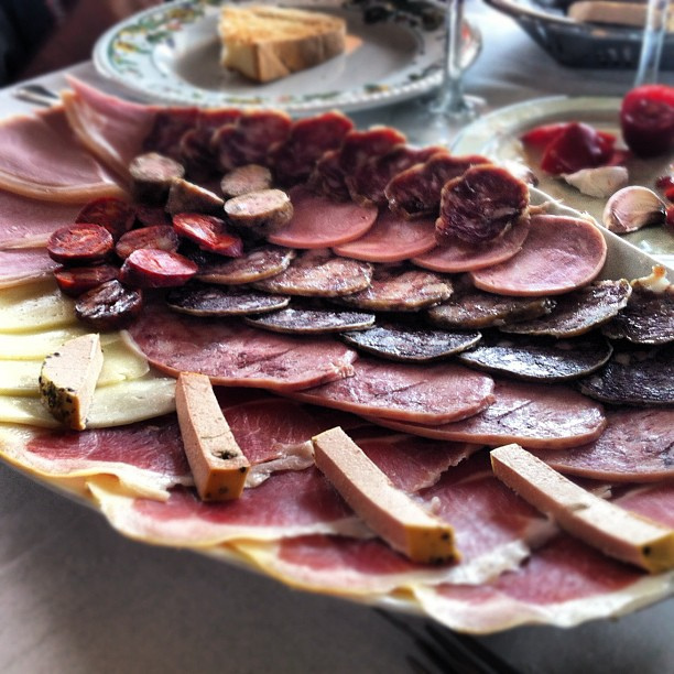 Pâté de campagne et oignons confits