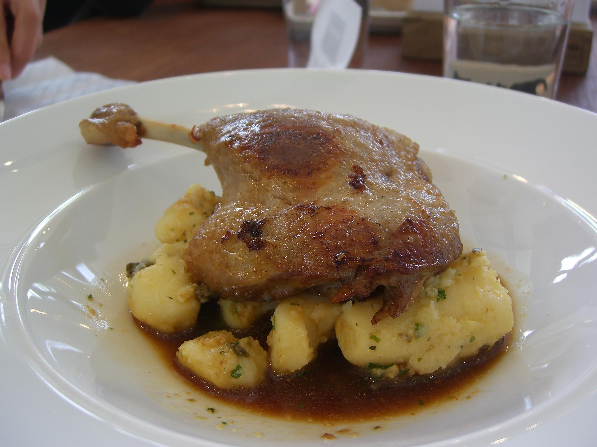 Confit de canard aux pommes sarladaises