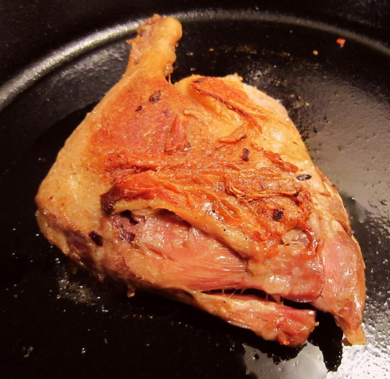 Manchon de canard confit aux pommes de terres sautées