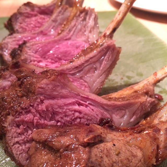 Côtelettes d’agneau aux herbes