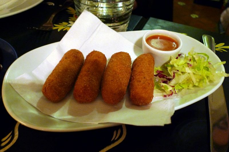 Croquettes de morue à la sauce tomate - Photo de Ewan Munro - 101Pairing.com