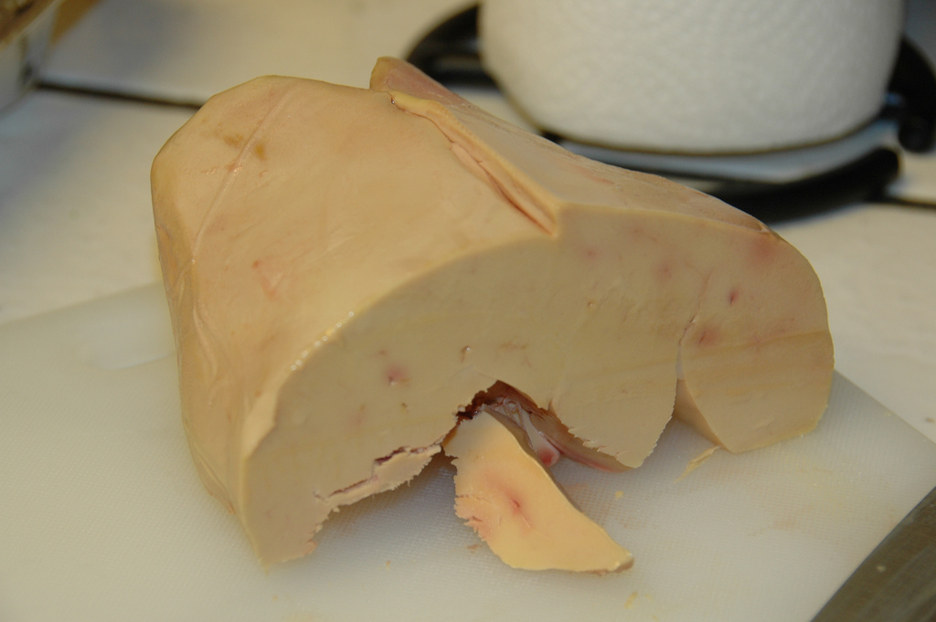 Salade de foie gras de canard aux morilles et à la truffe noire