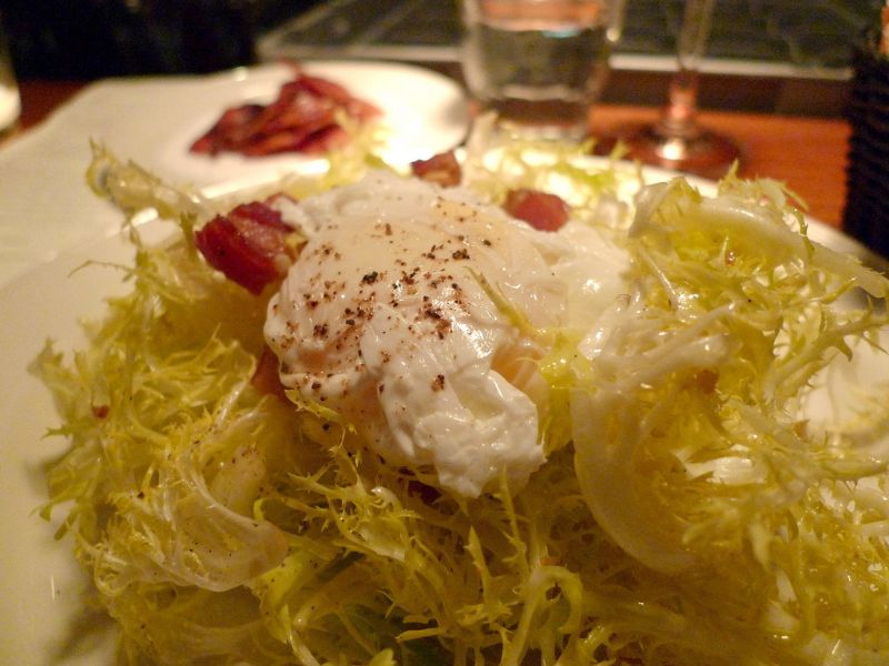 Salade frisée aux lardons