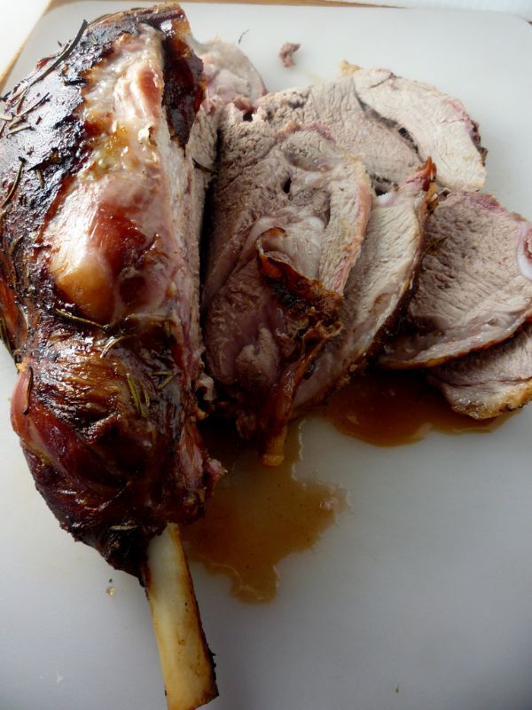 Gigot d’agneau rôti et sauce au persil - Photo de Beck - 101Pairing.com