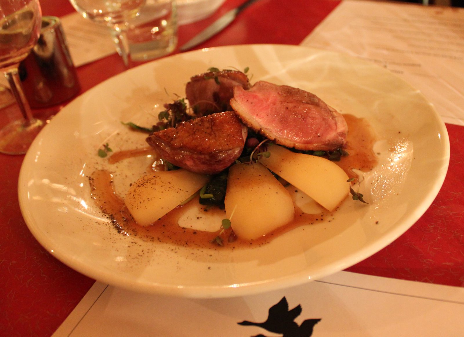 Magret de canard aux poires - Photo de Tristan Kenney - 101Pairing.com