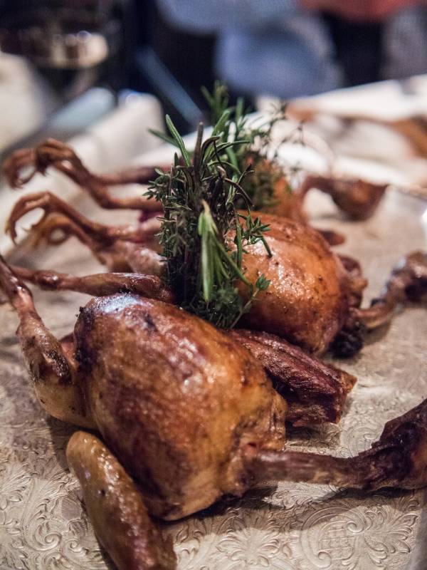 Pigeonneau au foie gras de canard et à la truffe noire en feuilleté