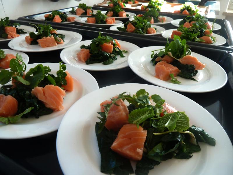 Salade d’épinards au poisson fumé