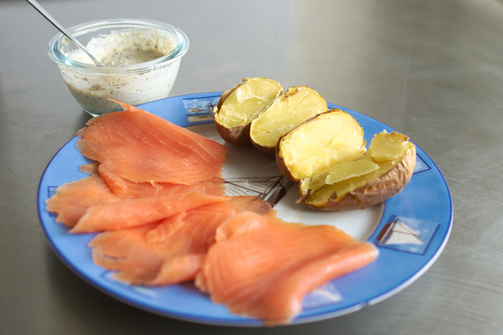 Saumon fumé et pommes de terre - Photo de Isabelle Hurbain-Palatin - 101Pairing.com