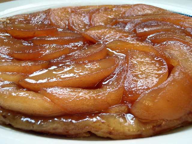 Tarte Tatin et crème fouettée à la vanille