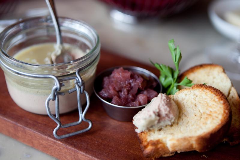 Foie gras de canard et pain grillé au sésame