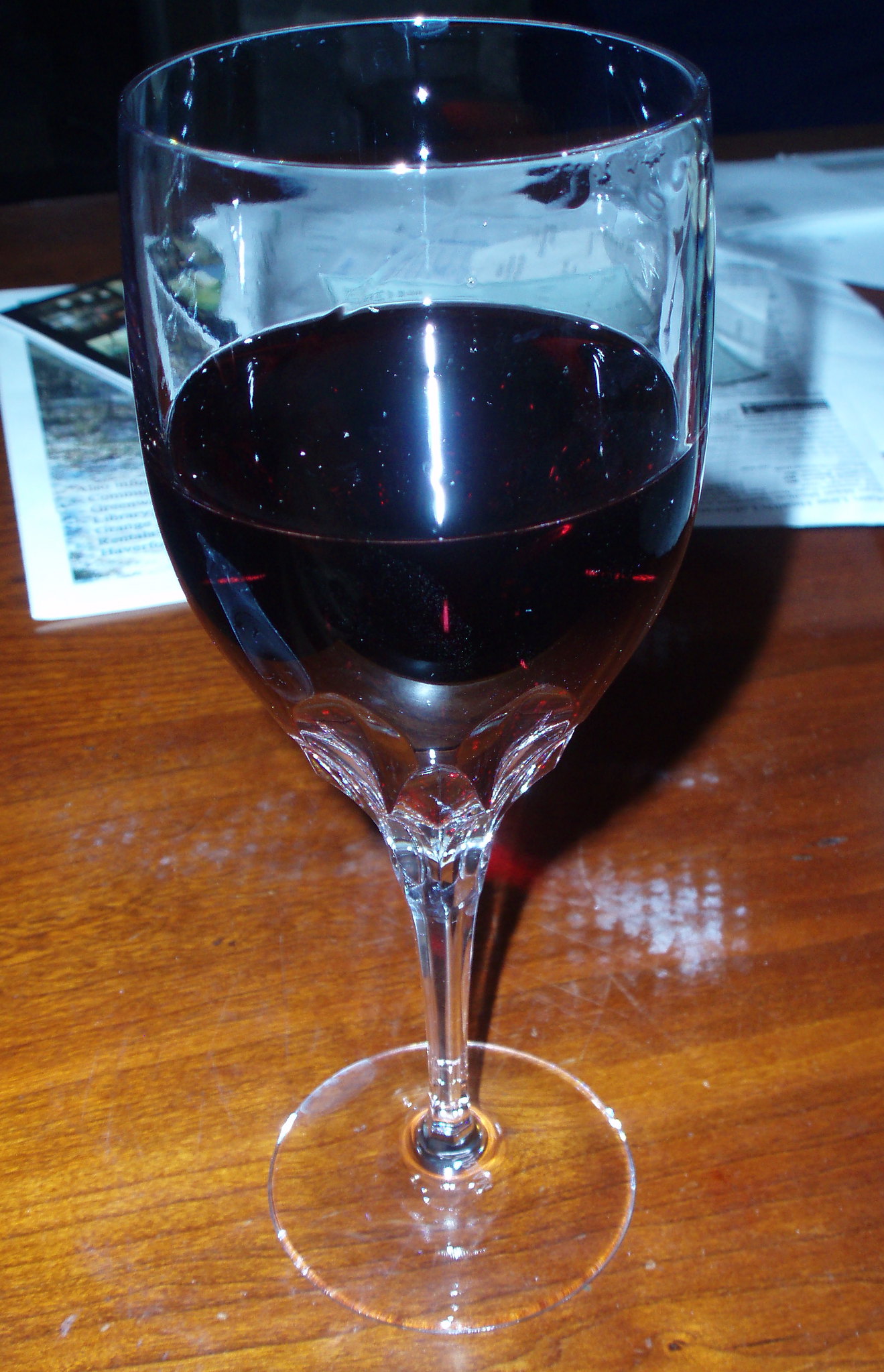 Rasteau Rouge       Grenat - Vin Rouge - Photo de Laura Blankenship - 101Pairing.com